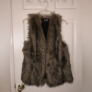 H&M sleeveless fur jacket